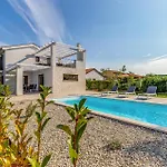 Stunning In Tatil Evi *