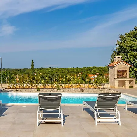 2 Bedroom Lovely In Holiday home Hrboki