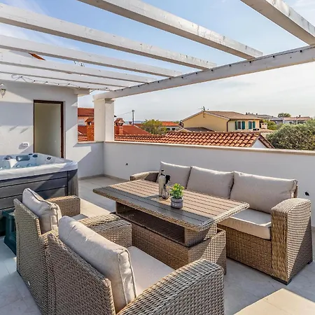 2 Bedroom Lovely In Hrboki