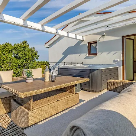 2 Bedroom Lovely In * Hrboki