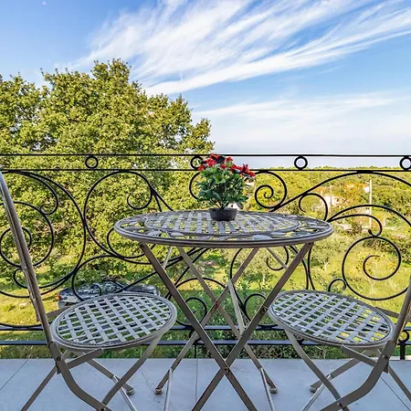 2 Bedroom Lovely In Holiday home Hrboki
