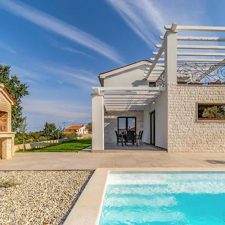 2 Bedroom Lovely In