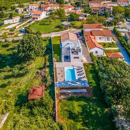 Holiday home 2 Bedroom Lovely In Hrboki