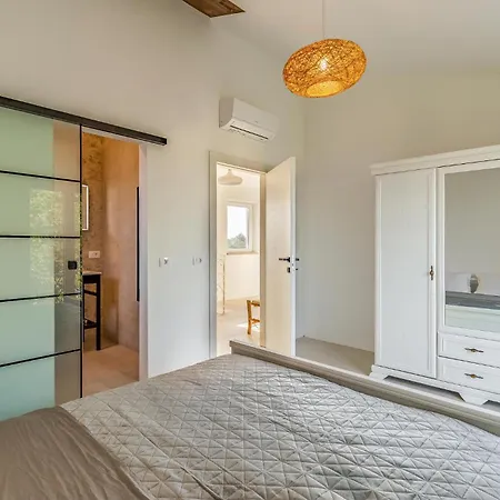 Holiday home 2 Bedroom Lovely In Hrboki
