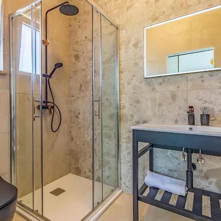 Holiday home 2 Bedroom Lovely In Hrboki