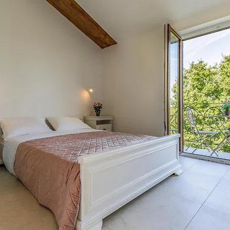 2 Bedroom Lovely In Holiday home Hrboki